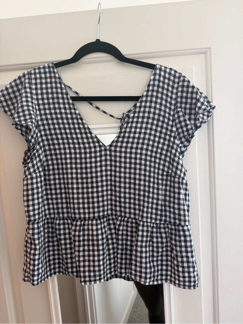 Abercrombie & Fitch Navy and White Gingham V‑Neck Peplum Top
